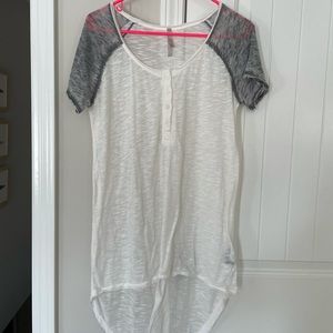 Mono B boutique tshirt